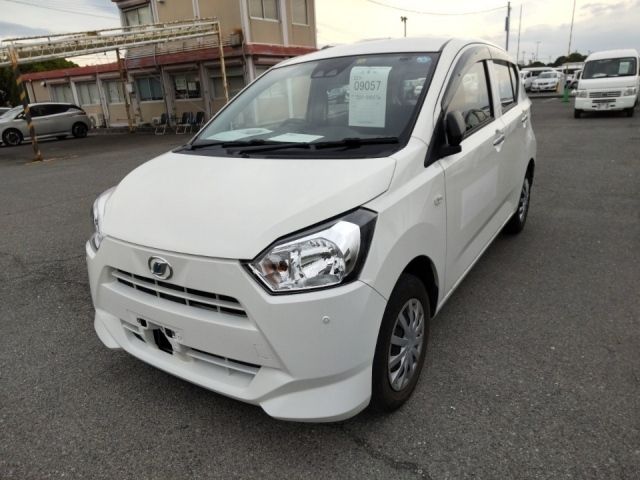 9057 Daihatsu Mira e s LA350S 2018 г. (LUM Kobe Nyusatsu)